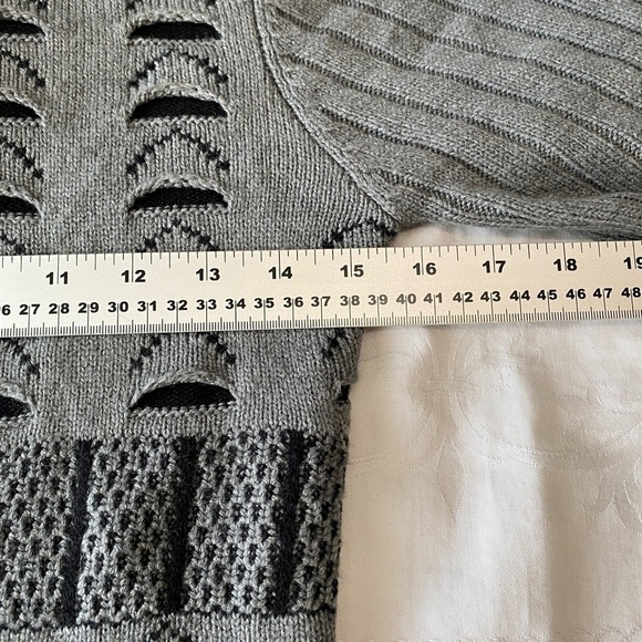 Giovana Women's Gray Long Sleeve Eye Like‎ Patterned Mini Sweater Dress Medium - Picture 10 of 16